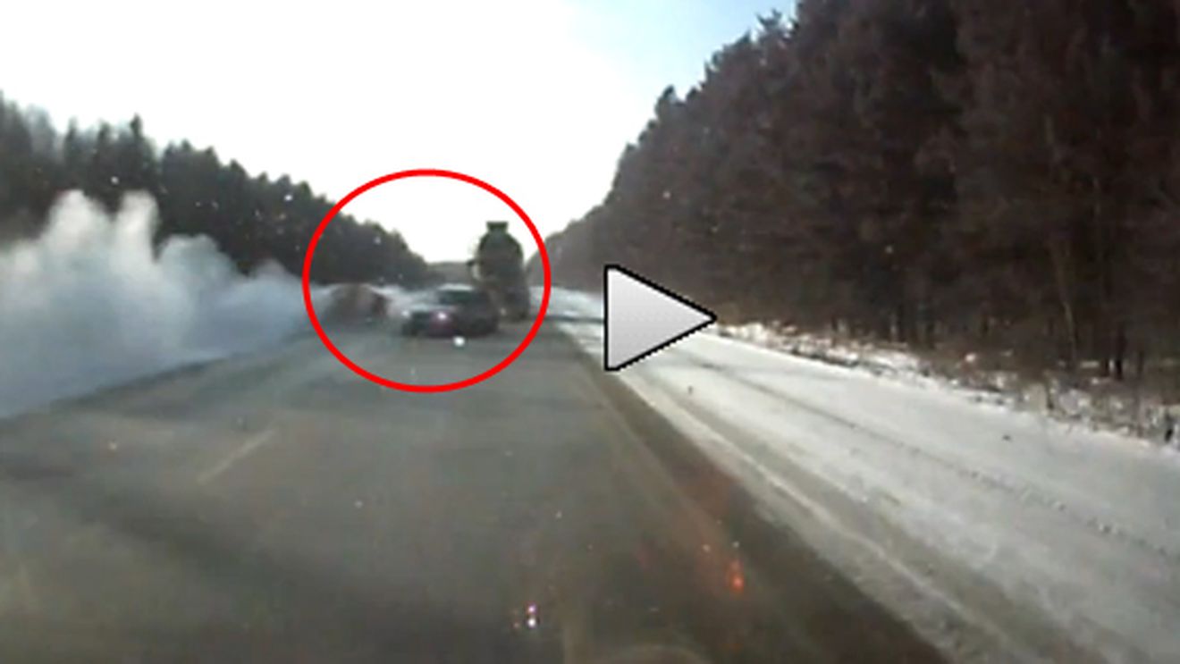 VIDEO Accident șocant! Ce face INCONȘTIENȚA la volan. Depășirea după care trei oameni au ajuns în stare gravă la spital