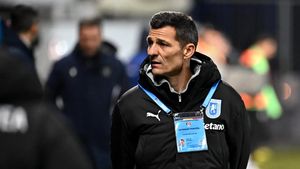 Costel Gâlcă a anunțat obiective mărețe la reunirea lotului Universităţii Craiova: „Vrem titlul şi Cupa României!”. Transferul care este o prioritate pentru olteni
