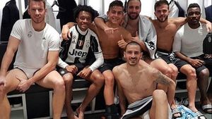 Starul lui Juve a provocat unul dintre cele mai mari scandaluri ale ultimilor ani cu o simplă poză, iar fanii au reacționat imediat: "N-are educație!" Ce e "în neregulă" în această imagine aparent banală