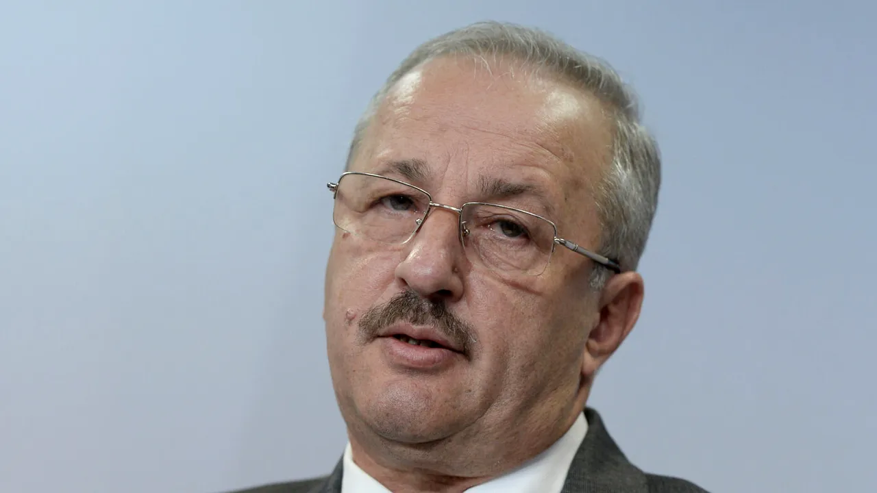 Lovitură grea pentru Vasile Dîncu! Ministrului Apărării Naționale i se cere demisia, după o serie de declarații uluitoare: „Va trebui să tranșăm foarte clar acest aspect!”