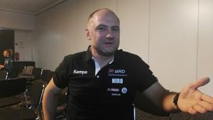 România - Spania, azi, ora 21:30 | Horațiu Pașca: "Uneori, nici nu-mi dau seama ce am făcut să merit să fiu aici". Ce a spus antrenorul secund al naționalei despre partida cu Spania. Dezvăluire: Laura Chiper a fost "indisponibilă" pentru prima reprezentativă!