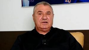 Victor Becali reacționează după ce Radu Drăgușin, fotbalistul transferat de Florin Manea în Premier League, a ajuns rezervă de lux!