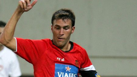 Sevilla interesată de transferul lui Fernando Navarro