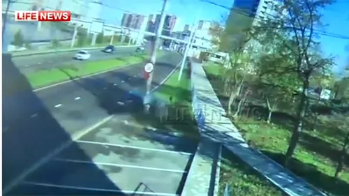 VIDEO Un jucător de la Anji și-a făcut praf mașina după ce a intrat în stâlp cu 170 km/h