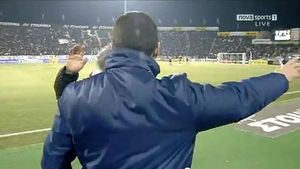 VIDEO Boloni, scos din minți de arbitru!** Replica ce-i poate aduce o suspendare: "F* * * off!"