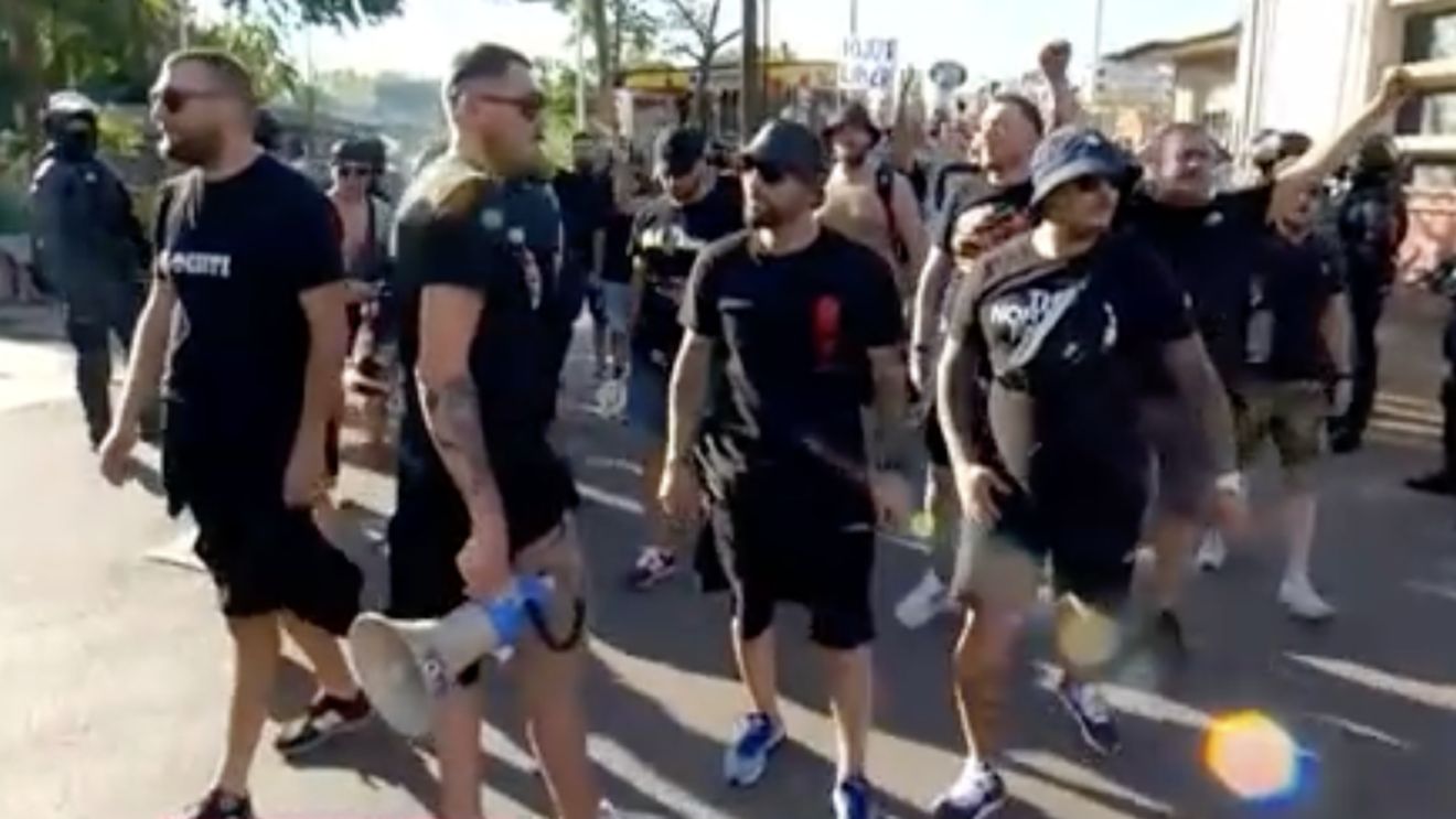 Isterie în Giulești înainte de Rapid - Petrolul! Sute de suporteri ai prahovenilor sunt escortați de Jandarmerie către stadion | FOTO