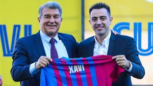 Xavi a fost prezentat oficial la Barcelona, în prezența a 10.000 de suporteri! „Trebuie să câștigăm toată meciurile!” | VIDEO