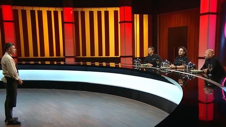 Un fost fotbalist român, vedetă în emisiunea „Chefi la Cuțite”. A câștigat trei cuțite cu o rețetă din cod poșat cu edamame, piure de mazăre și fenicul | VIDEO