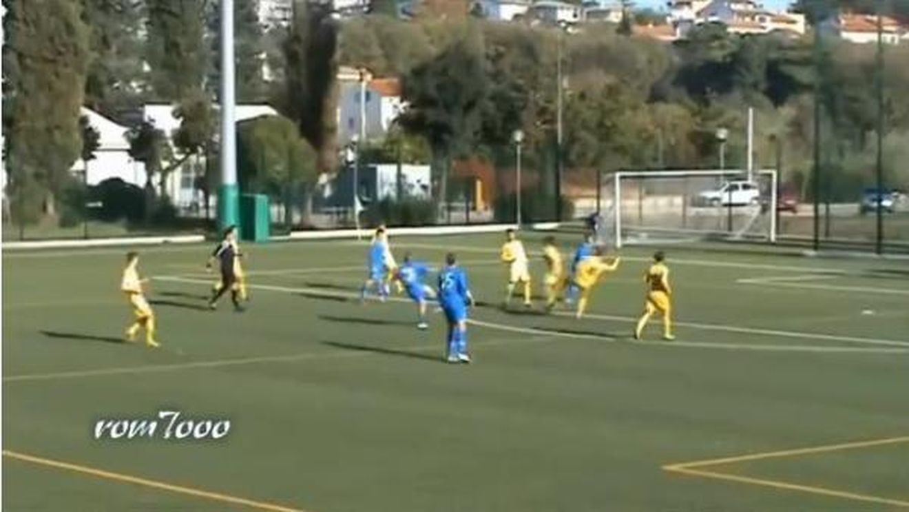 E dorit de Manchester și e comparat cu Messi, dar rămâne "rece":** "Nu mă gândesc la United, iar ca Messi nu joacă nimeni" VIDEO Ce poate puștiul care dă cu flit Vestului