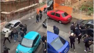 Fanii dinamoviști, bătaie în centrul Timișoarei cu suporterii locali: "Erau turbați, foarte sălbatici! Au aruncat cu sticle, aveau bâte". VIDEO ȘOCANT