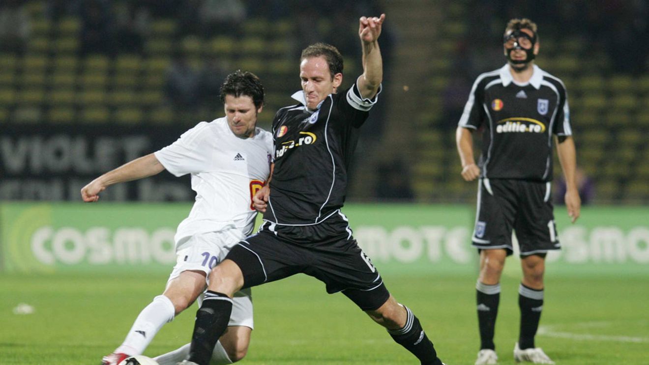 Pace pe tabelă, război pe gazon