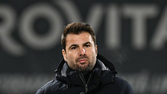 Ce se întâmpla în vestiarul lui CFR Cluj când era Adi Mutu antrenor. Adevărul spus din interior răstoarnă toate teoriile lansate până acum: „Era pe masa de masaj cu 30 de secunde înainte să intre pe teren”