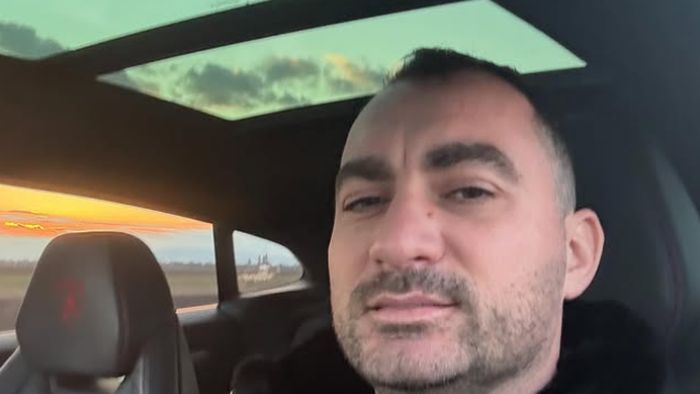„E cel mai frumos din această țară, de departe. Aşa ceva nu există, filmează să se vadă”. Mitică Dragomir a rămas blocat când a văzut cum arată fostul Bar Regal Maxim, unde petrecea Regele Carol al II-lea, după ce a fost cumpărat de Pescobar de la el şi renovat