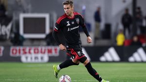 Transferul lui Louis Munteanu la FCSB, readus în discuție! „În sistemul cu doi atacanți e interesant”