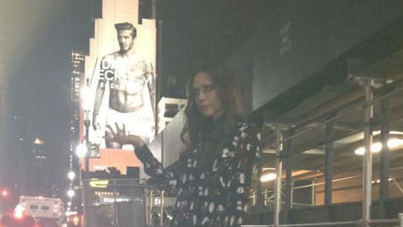 FOTO** Victoria Beckham, poza "indecentă" cu soțul ei pe un bulevard din New York :)