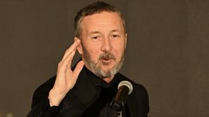 „Vreau să văd dacă CCA ia vreo decizie”. Meme Stoica a pus tunurile pe arbitrul care a dat penalty pentru Dinamo în meciul cu Oțelul Galați