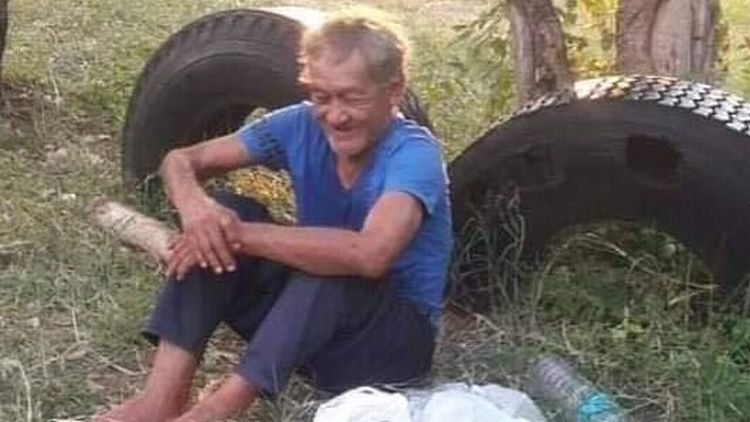 Un cunoscut campion a ajuns om al străzii și strânge sticle ca să-și cumpere pâine: „I-am adus mâncare și o pătură”