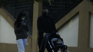 Adrian Ropotan, „șofer de lux” pentru băiatul său de doi ani. Imaginea cu fostul dinamovist pe care prietenii nu credeau să o vadă vreodată | FOTO EXCLUSIV