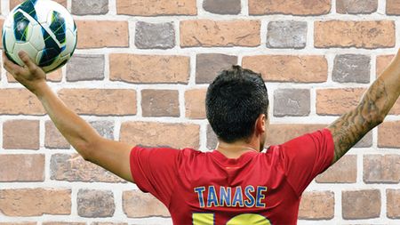 Numărul zece e pus la zid!** Tănase i-a răspuns nervos lui Reghe în meciul de la Londra, iar la antrenamente a fost delăsător. Avertismentul primit de la Becali: