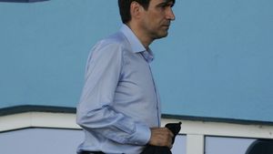 Sabău, întors din drum! Timișoara se bate cu Steaua pentru Pițurcă