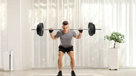 (P) Antrenamente cu haltera: top 10 exerciții pentru forță și tonifiere