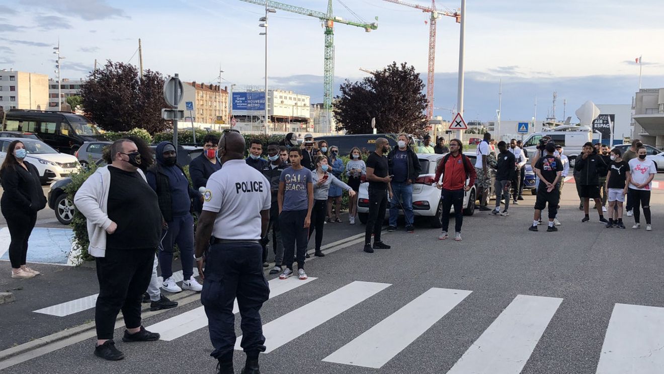 Nebunie la Paris! Fanii lui PSG au venit să-l aștepte pe Leo Messi: „Îi scandează numele de fiecare dată când un avion aterizează” | VIDEO