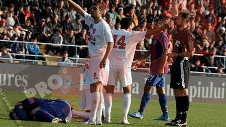 "Roșu Împărat"!** Tudor, arbitrul care a dictat cele mai multe eliminări! Vezi ce "palmares" are!