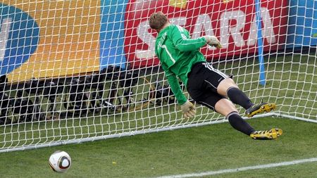 Neuer: "Știam că a fost gol la Lampard, dar l-am păcălit pe arbitru!"