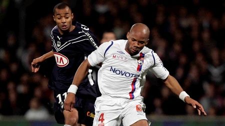 Boumsong, transferat de Panathinaikos