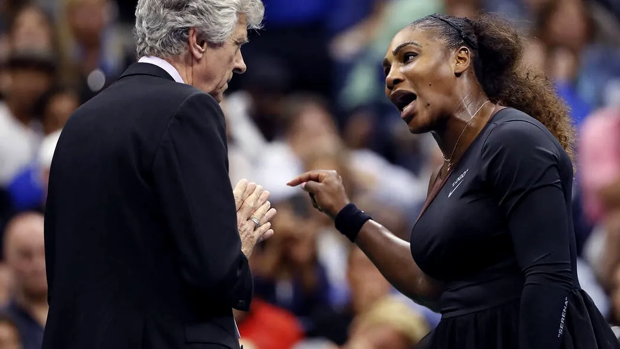  Prima sancțiune primită de Serena pentru momentele create în finala US Open! Organizatorii au pedepsit-o pentru trei 