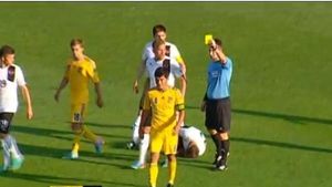 Decizie corectă sau exces de zel? VIDEO Pentru ce a primit un jucător două "galbene" în cinci secunde