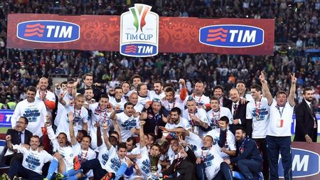 Napoli a câștigat Cupa Italiei, după ce a învins cu 3-1 pe Fiorentina. Finala, umbrită de incidente grave dintre suporteri