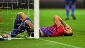 Cu sau fără Gardoș în play-off, marea dilemă a lui Gâlcă. Fundașul va reveni pe teren în următoarele zile: "E bun de joc sigur pentru ultimul tur preliminar"