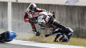 VIDEO** Un nou accident îngrozitor! Vazquez, călcat cu motocicleta de un adversar
