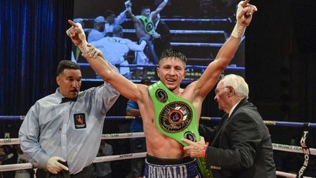 Avem un nou campion la box! Ronald Gavril a cucerit centura NABF la categoria supermijlocie