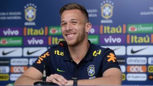 Transfer de ultim moment la Barcelona! Catalanii au făcut anunțul oficial: "E un mix între Xavi și Iniesta"