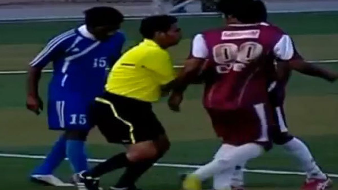 VIDEO Un nou gest uimește lumea fotbalului** Nu ai să ghicești niciodată ce i-a făcut un jucător unui adversar