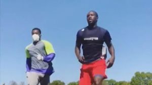 Un nou scandal uriaș la Tottenham! Doi jucători, facuți praf de fani după ce au ieșit la antrenament în parc în plină pandemie de coronavirus | VIDEO