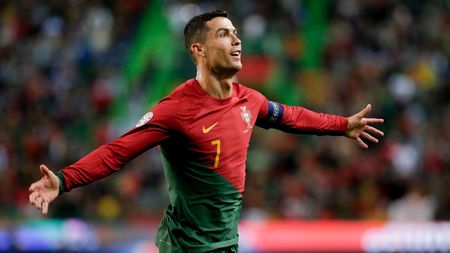 Chiar și de la Al-Nassr, Cristiano Ronaldo face legea la naționala Portugaliei! „Dublă” și alte două recorduri doborâte! Harry Kane a devenit cel mai bun marcator al Angliei | VIDEO