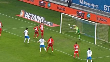 Paul Papp, momente halucinante cu UTA! Fundașul Craiovei a amintit de gafele de la FCSB, după ce a fost aproape de deschiderea scorului | FOTO & VIDEO