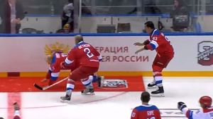 Putin a intrat din nou pe gheață. Președintele Rusiei a făcut show, a marcat opt goluri, dar la final s-a făcut de râs. VIDEO | Imaginile au devenit virale