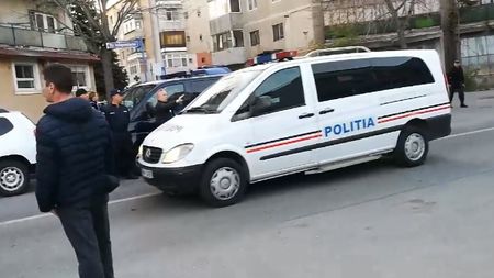 Fiul lui Liviu Dragnea, probleme la finalul meciului care l-a dus aproape de Liga 2. Valentin Dragnea a fost huiduit de fani și a plecat cu Poliția de la stadion, Lincar a fost bătut: "Au început să-mi dea pumni și picioare"