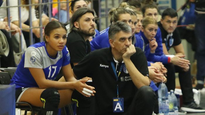 Atac la staff-ul naționalei de handbal: „Deși pare greu de crezut, singurele selecționate care nu s-au interesat de jucătoarele pe care le conduc au fost România și Serbia". Ce a făcut Hergeirsson înainte de Euro