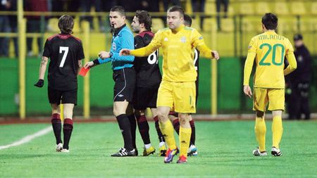 Toate tunurile pe central:** "Și noi am fost loviți de acest Â«Sindrom KovacsÂ», un șmecher făcut arbitru la apelul de seară! Nu mai are ce căuta în arbitraj"