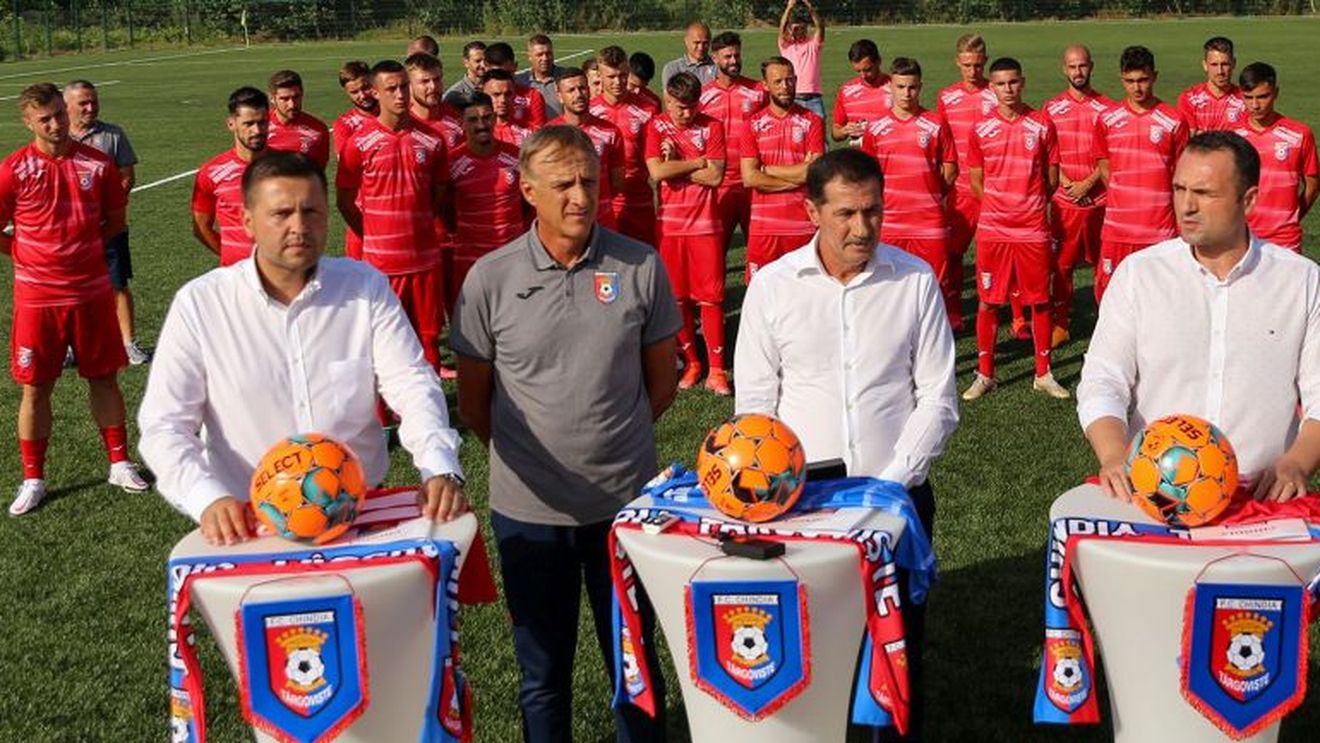 Chindia și-a prezentat lotul și noul echipament, în prezența suporterilor. Săndoi are la dispoziție 28 de jucători pentru ediția 2021-2022 a campionatului  