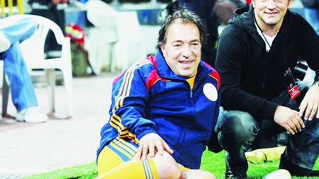 "Fachirul" din Ghencea, salvat! Operat la coloană prin gât!