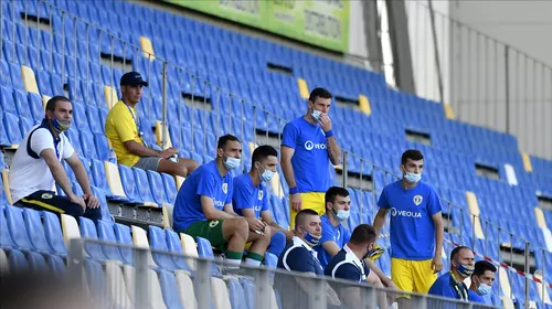 Petrolul Ploiești a încălcat normele de siguranță! Suporterii au pătruns pe stadion și i-au băgat în ședință pe jucători: „Vin și la antrenamente”