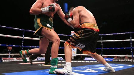 Tyson Fury a câștigat fără probleme meciul cu Cristian Ciocan. Gălățeanul a abandonat în repriza a 8-a. Englezul a devenit challenger la titlul mondial WBO, deținut de Wladimir Klitschko