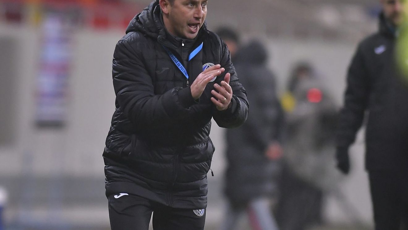 Ilie Poenaru, vorbe mari despre jucătorii Universității Craiova. „A trebuit să alergăm după ei”. Cum s-a schimbat jocul oltenilor după sosirea lui Marinos Ouzounidis