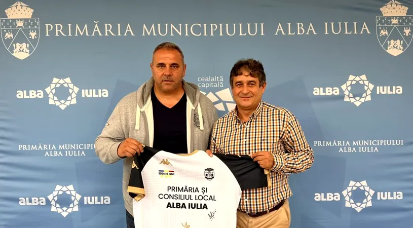 Alexandru Pelici a semnat contractul cu Unirea Alba Iulia, însă nu preia imediat echipa din Liga 3. ”Mi-aș dori să creștem, să realizăm ceva, după modelele Oțelul Galați sau Corvinul Hunedoara”